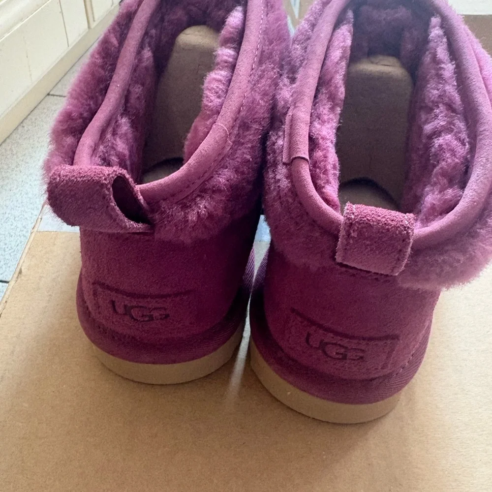 UGG Ultra Snugscape Mini Boots - Picture 10 of 16